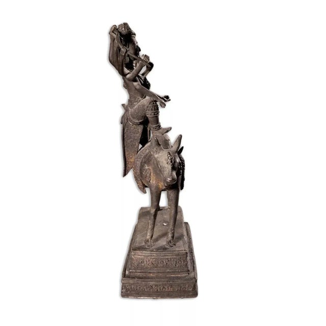 Traditional Antique Thai Tibet Gilt Bronze Statue Hindu God Lord Shiva on Nandi Bull Sculptu For Sale - Image 3 of 8