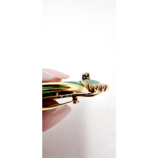 Aqua Mid-Century 18 Karat Yellow Gold Brooch with Jade, Diamonds and Rubies, Italy, 1950s For Sale - Image 8 of 11