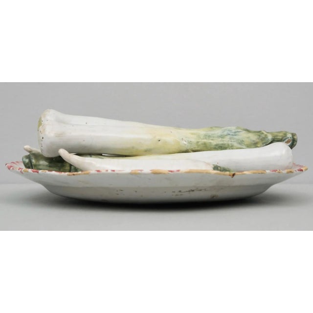 Antique 18th Century French Tin Glaze Faience Delft Tromp l'Oeil Plate With Vegetable Sculpture of Leeks For Sale - Image 9 of 11