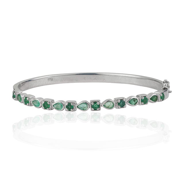 Contemporary Mosaic 2.61 Ct Natural Vivid Green Emerald 925 Sterling Silver Bangle Bracelet for Women For Sale - Image 3 of 12