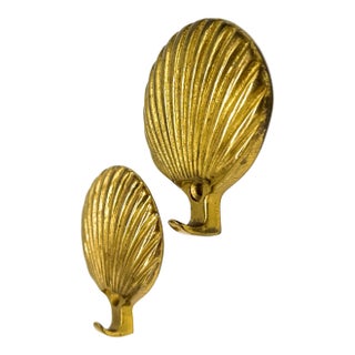 Pair of Vintage Brass Seashell Wall Hooks – Coastal / Hollywood Regency For Sale