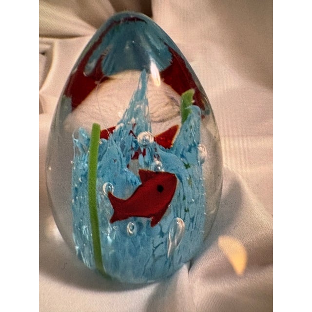 I have here an aquirium themed egg shaped Murano aqua colored with orange fish and green algae. The level of skill to...