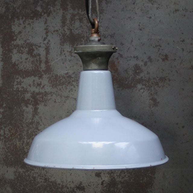 Industrial British Grey Enamel Pendant Lamp, 1950s, in Very Good conditions. Designed 1950 to 1959 Up to 250V (Europe/UK...