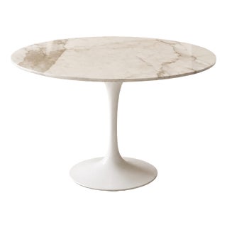 Round Calacatta Marble Dining Table with Tulip Pedestal Base by Eero Saarinen for Knoll Inc. / Knoll International, 2021 For Sale