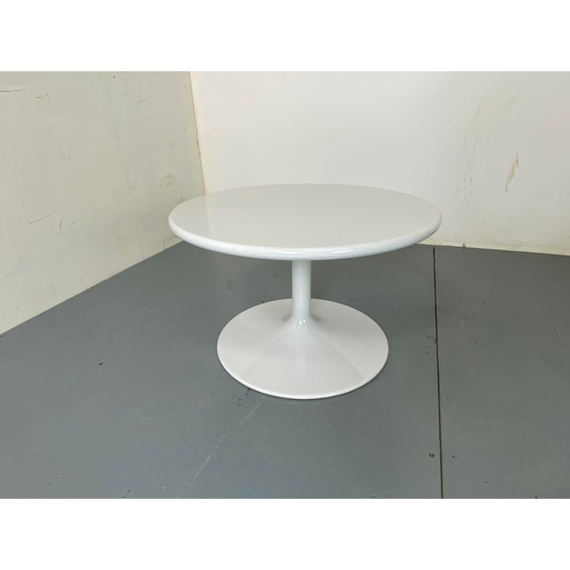 Round White Side Table by Pierre Paulin for Artifort, 1970s For Sale - Image 10 of 10