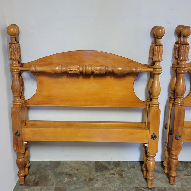 Early American Colonial Style Maple Cannonball Twin Beds With Blanket Rail - a Pair For Sale In Raleigh - Image 6 of 11