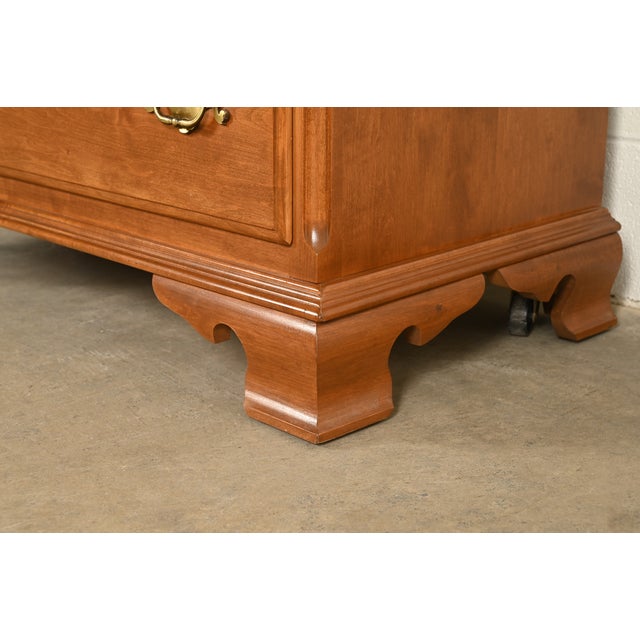 Ethan Allen Early American Solid Maple Chest-on-Chest Seven-Drawer Highboy Dresser For Sale - Image 14 of 17
