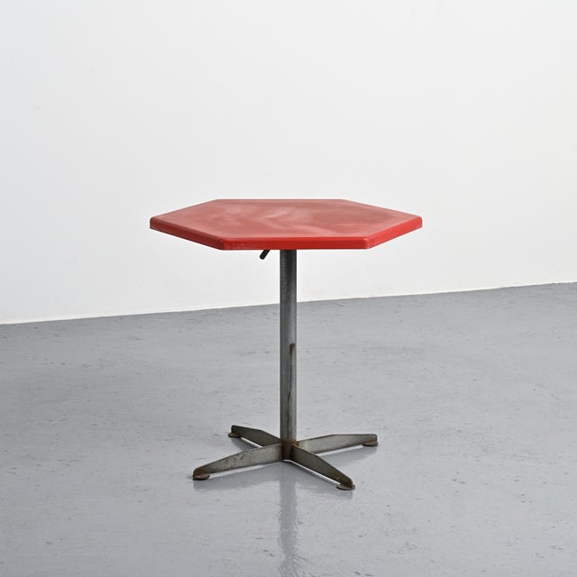 Mid-Century Modern Red Hexagonal Table, Switzerland, 1970 For Sale - Image 3 of 9