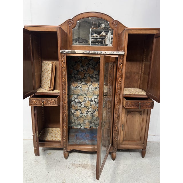 Very pretty Art Deco sideboard in solid walnut Central section with a projecting section forming a display cabinet...