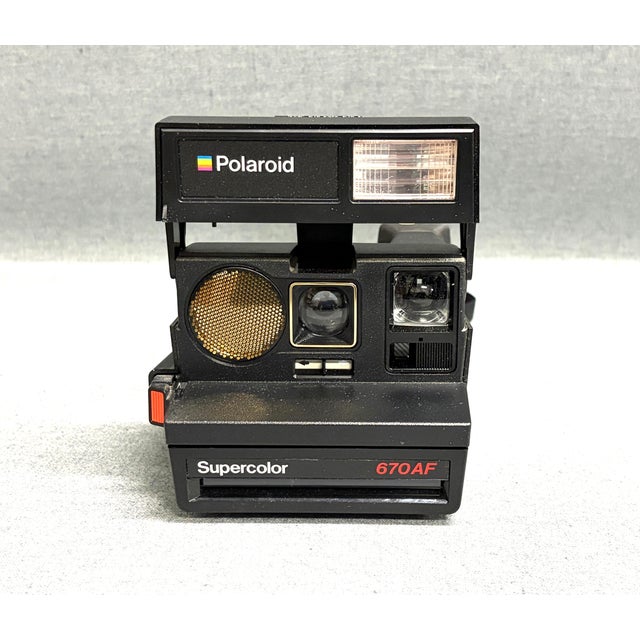 The Polaroid Supercolor 670 AF Instant Camera is a straightforward 600 instant film camera built for easy use and quality...