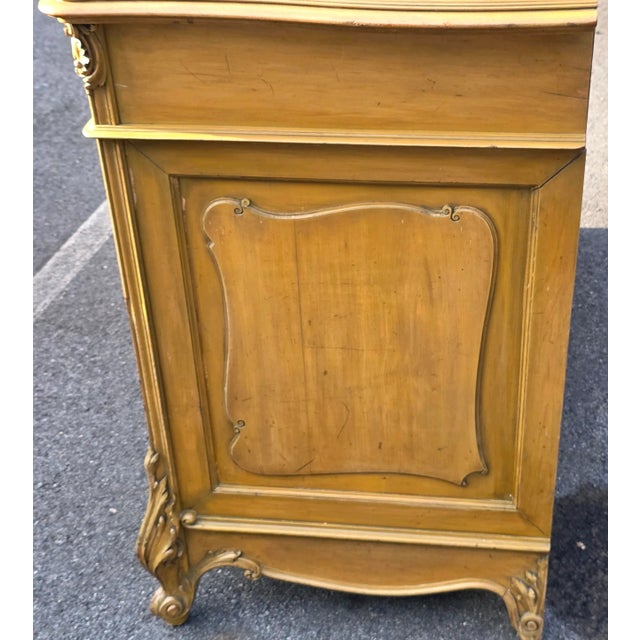 Light Yellow Antique Early 20th Century Galliy Bassani French Rococo/ Louis XV Style Marble Top Commode For Sale - Image 8 of 18