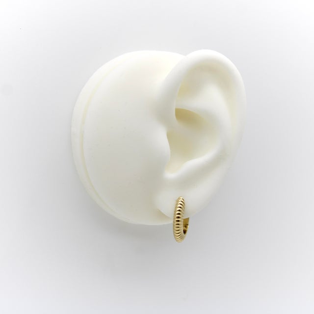 Vintage 14k Gold Ribbed Hoop Earrings, Pair For Sale In Los Angeles - Image 6 of 9