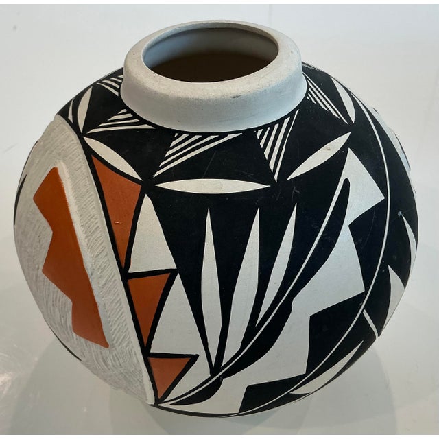 Native American Art Late 20th Century Native American, Acoma Tribe Pottery Vase, Artist My Estavan For Sale - Image 4 of 7