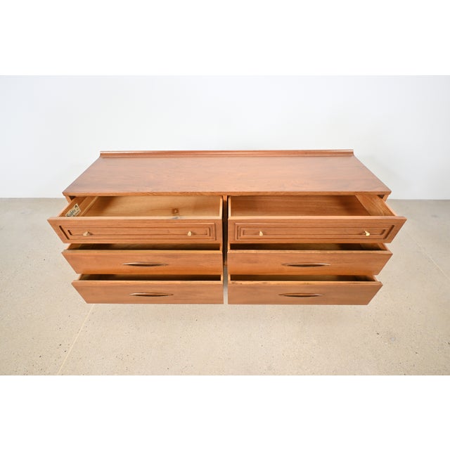 Broyhill Sculptra Mid-Century Modern Walnut Six Drawer Dresser | Newly Refinished For Sale - Image 10 of 16