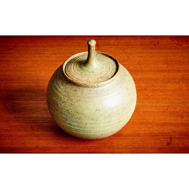 Ceramic Vessels with Lid and Vase in Green by Tom McMillin, USA, 1960s, Set of 5 For Sale - Image 17 of 18