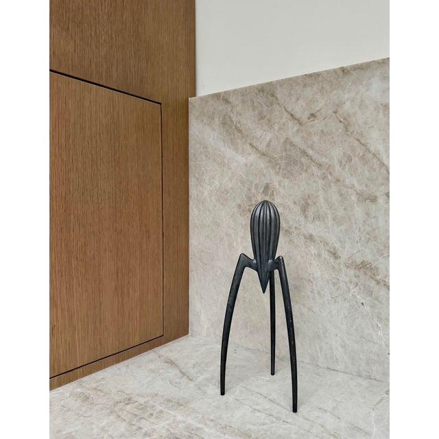 We are very pleased to offer this iconic Juicy Salif citrus squeezer designed by Philippe Starck for Alessi, presented in...