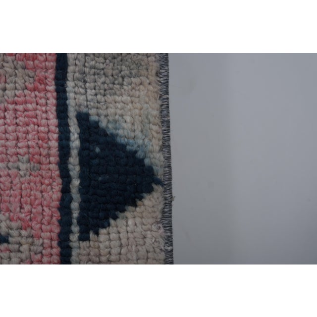 Light Pink 1960s Vintage Faded Herki Runner Rug 3'1'' X 9'8'' For Sale - Image 8 of 10