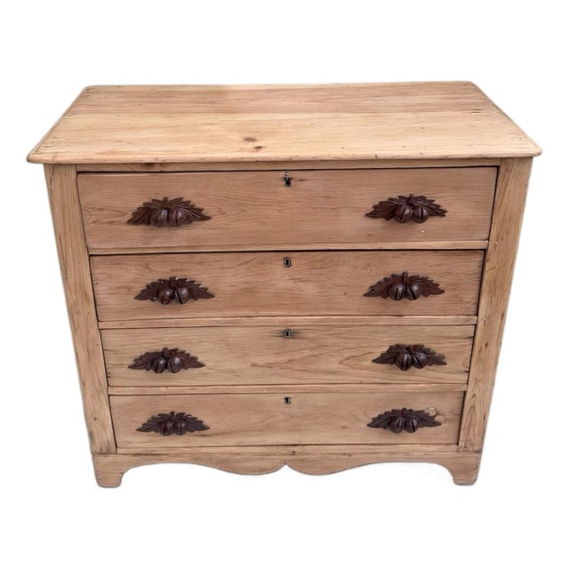 Mid 19th Century Scrubbed Pine Chest of Drawers For Sale
