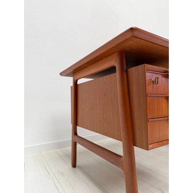 Mid-Century Modern Vintage Danish Teak Model 75 Desk by Gunni Omann for Omann Jun, 1960s For Sale - Image 3 of 18