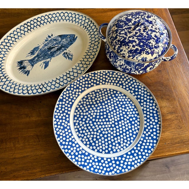 Coastal Late 20th Century Golden Rabbit Blue & White Enamelware Serveware Set ()Fish Platter, Splatter Lidded Dish & Polka Dot Serving Plate) - 3-Piece For Sale - Image 3 of 12