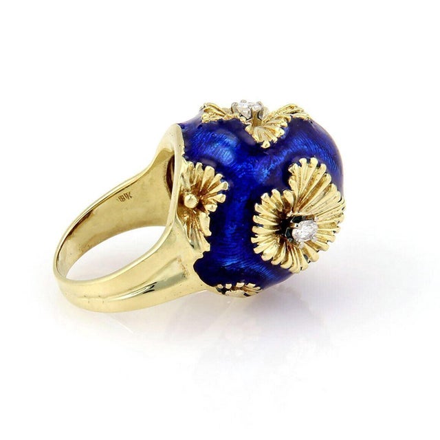 Mid 20th Century Diamond Enamel 18k Yellow Gold Floral Dome Ring - Size 6 For Sale - Image 4 of 5