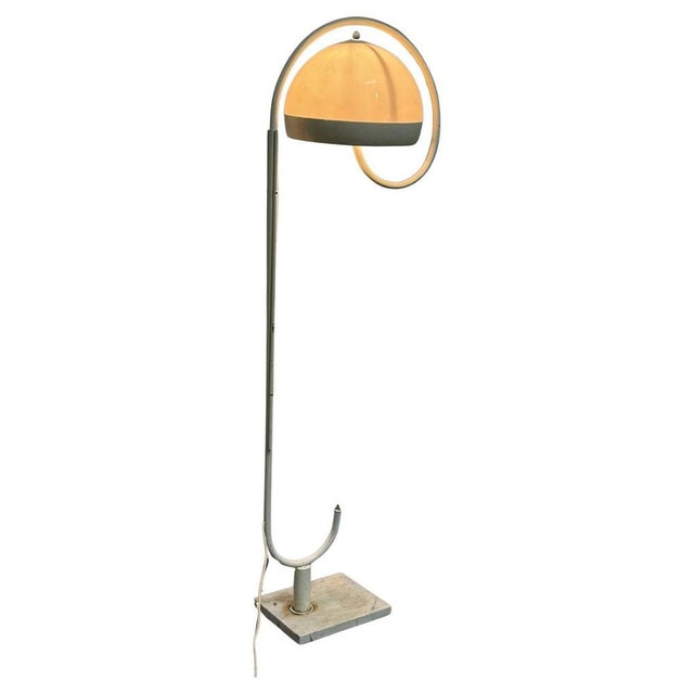 Floor lamp with a white enameled curved metal frame, a rectangular marble base, and a plastic diffuser. The item is in...
