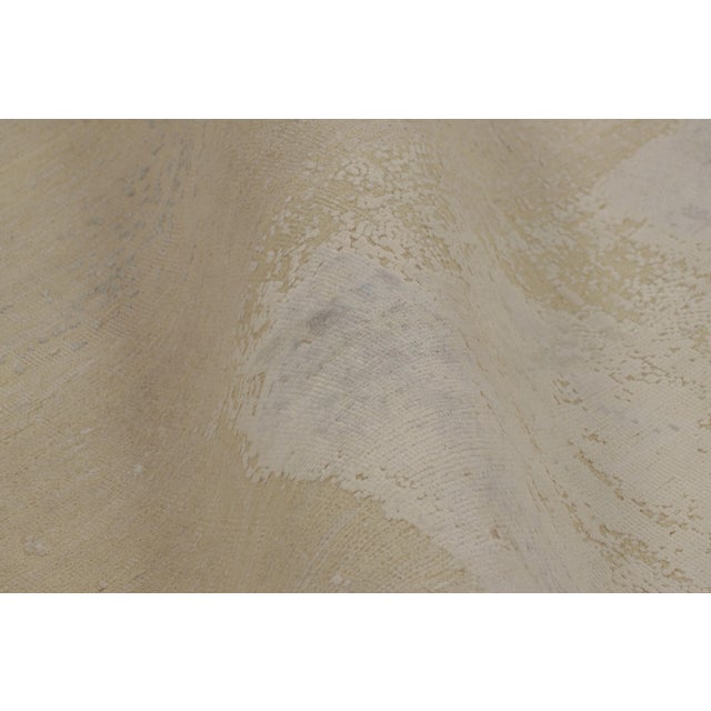 Textile Rug & Kilim’s Modern Abstract Rug, Cream White and Soft Gray With Subtle Pattern For Sale - Image 7 of 8