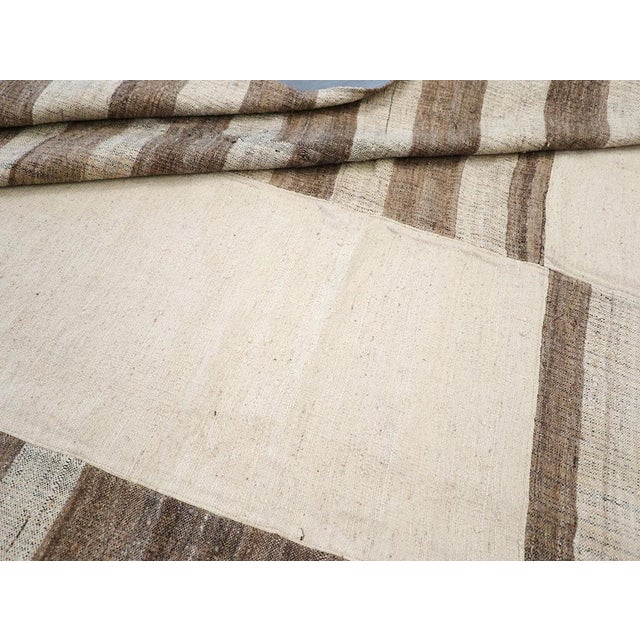 Brown Mid-20th Century Turkish Flatweave Kilim Room Size Carpet For Sale - Image 8 of 8