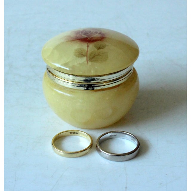 Yellow 1970s Vintage - Small Onyx Ring Box, Jewelry Box, Pill Box With Brass Frame For Sale - Image 8 of 8