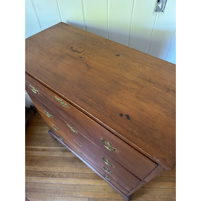 Early 19th Century American Pennsylvania Pine Chest of Drawers For Sale In Philadelphia - Image 6 of 12