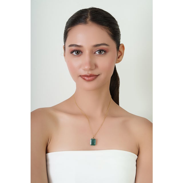 Statement 14.22 Carat Natural Green Emerald Solitaire Pendant in 14k Yellow Gold For Sale - Image 11 of 15