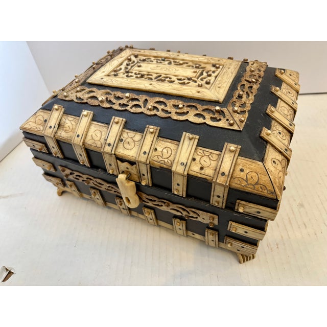 English Antique Anglo - Indian Bombay Mughal Footed Box For Sale - Image 3 of 11