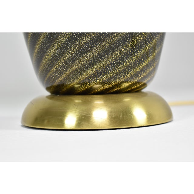 Metal 1970's Italian Green Mid-Century Murano Table Lamp by Tommaso Barbi For Sale - Image 7 of 9