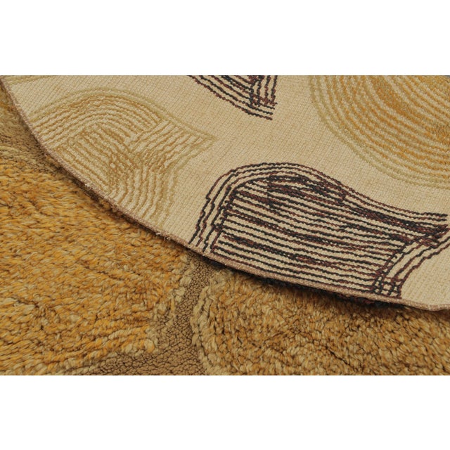 Vintage Circle Rug With Gold and Brown Geometric Patterns - Rug & Kilim For Sale In New York - Image 6 of 8