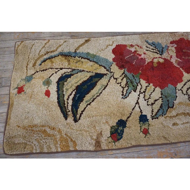 1880s Beige Roses Folk Art Antique American Hooked Rug 2'6" X6'2" Knotted Pile Wool Carpet For Sale In New York - Image 6 of 11