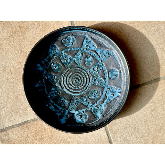 An impressive ceramic art bowl, crafted by the renown ceramic manufacturer Carstens Keramik in Tönnieshof, West-Germany...