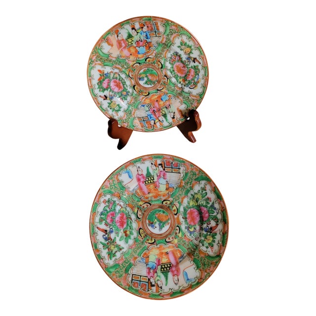Pair of Vintage Famille Rose Medallion Plate Set For Sale