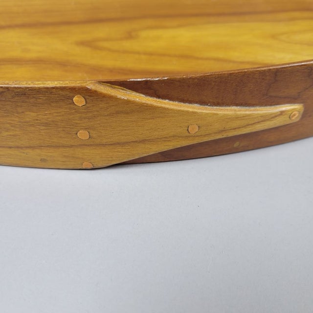 Farmhouse Vintage Shaker Style Cherry & Butternut Oval Serving Trays by Ken Baker, 1997 – Set of 2 For Sale - Image 3 of 9