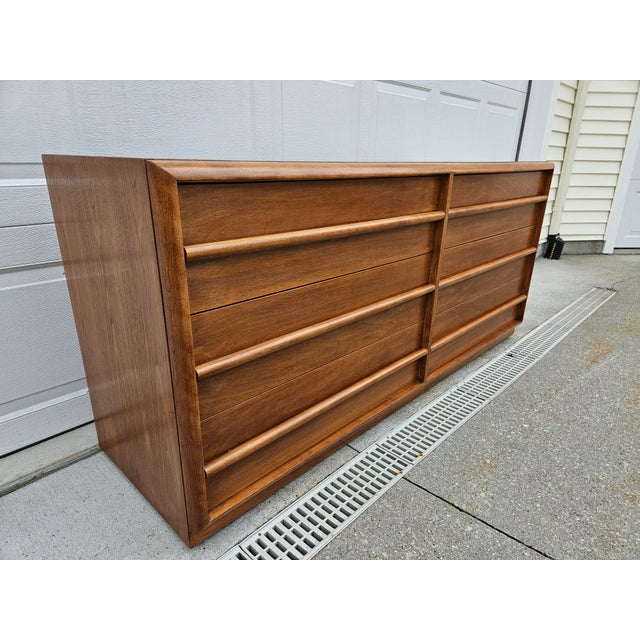 Mid 20th Century Robsjohn-Gibbings Widdicomb Walnut Six Drawer Dresser For Sale - Image 5 of 16