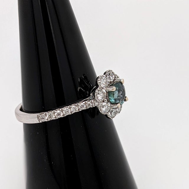Metal Flower Power Natural Color Changing Alexandrite Ring in Solid 14k Gold, 4.5mm, Size 6.75 For Sale - Image 7 of 12