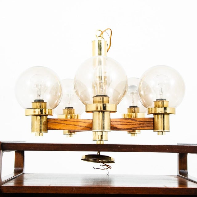 1960s Mid Century Modern Chandelier Light Lamp Brass Oak Wood 5 Light Ceiling Glass For Sale - Image 10 of 12