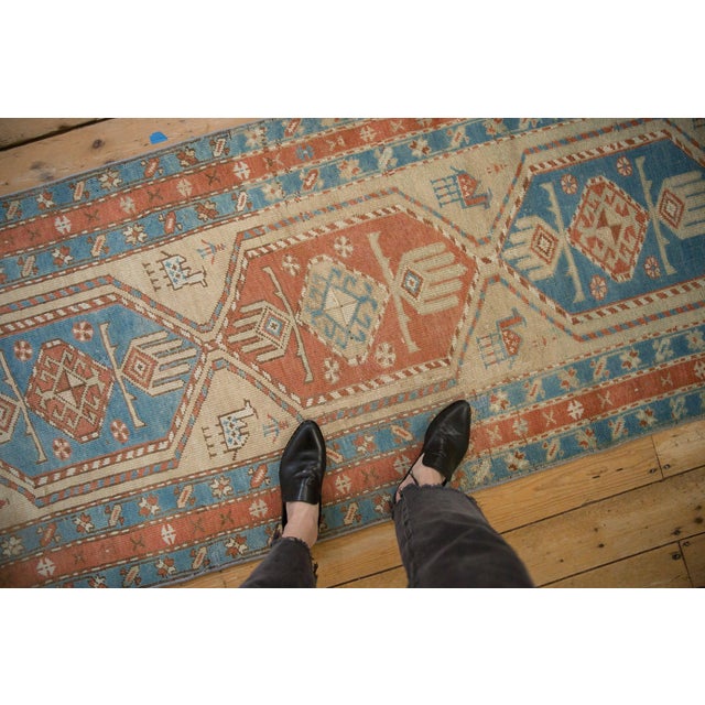 :: Interconnected triple main medallions with partially splayed outermost medallions, each bearing ribboned barber pole...