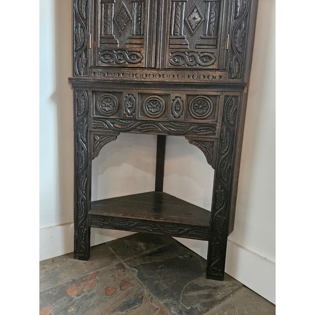 Early 19th Century English Oak Carved Gothic Corner Cabinet With Shelf Base with 3 small interior drawers