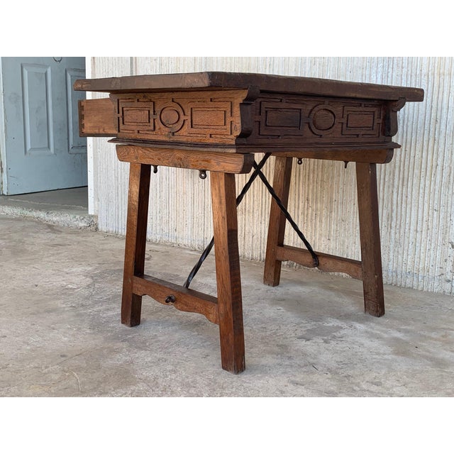 Late 19th Century Spanish 1880s Walnut Side Table or Lady Desk, Carved Legs and Iron Stretcher For Sale - Image 5 of 13