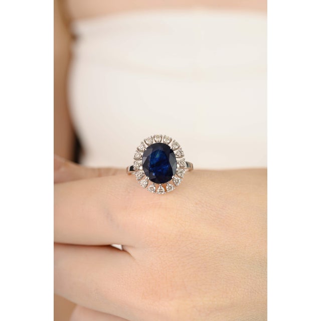 Royal Blue Sapphire Lady Diana Ring Wtih Diamonds in 18k White Gold Size 6.5 For Sale - Image 9 of 14