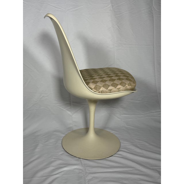 White Tulip Chair by Eero Saarinen for Knoll, 1960's, Mid-Century For Sale - Image 8 of 12
