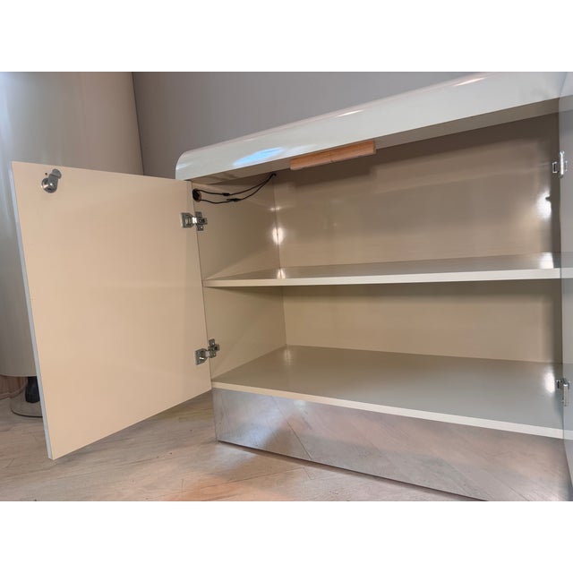 Rare 1980s Postmodern Hollywood Regency Cream Lacquer Executive Office Wall Unit – 6-Piece Set For Sale In Chicago - Image 6 of 13