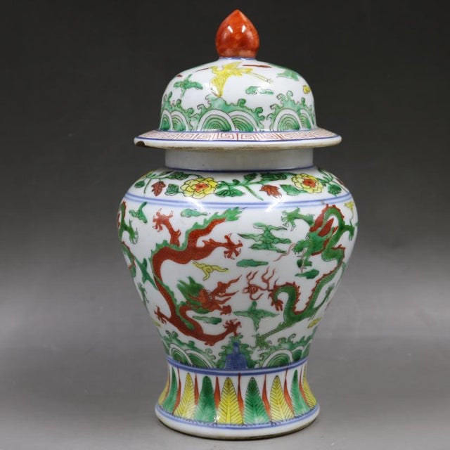 H-24.5cm,W-13cm Expertly hand-painted with a classic dragon pattern, this Chinese Ceramic Pot from the Ming Dynasty boasts...