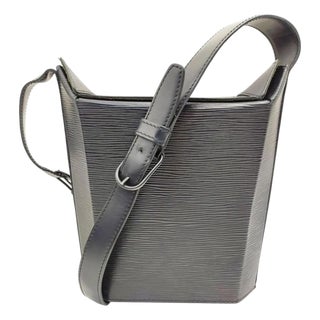 An Elegant 1991 Louis Vuitton Black Epi Leather Hobo Bag For Sale