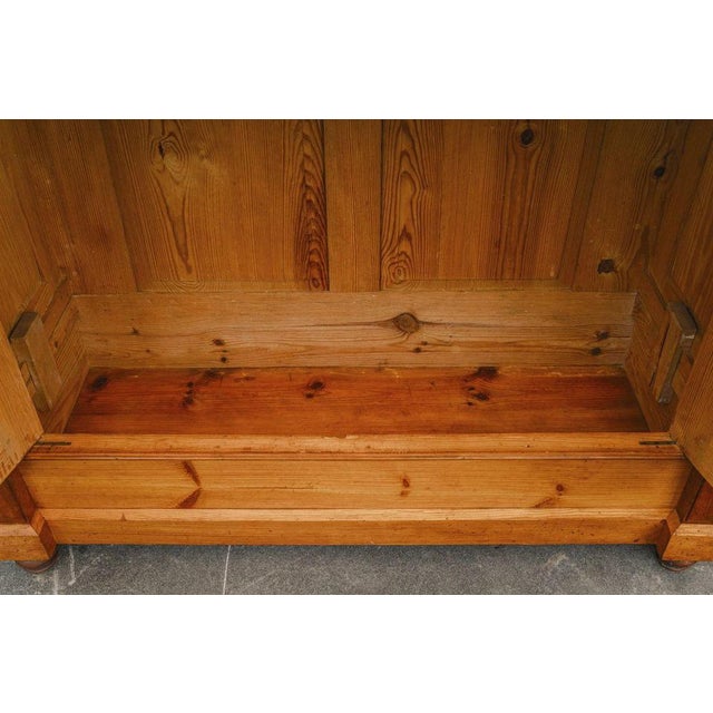 19th Century Gründerzeit Wardrobe in Pine For Sale - Image 15 of 18